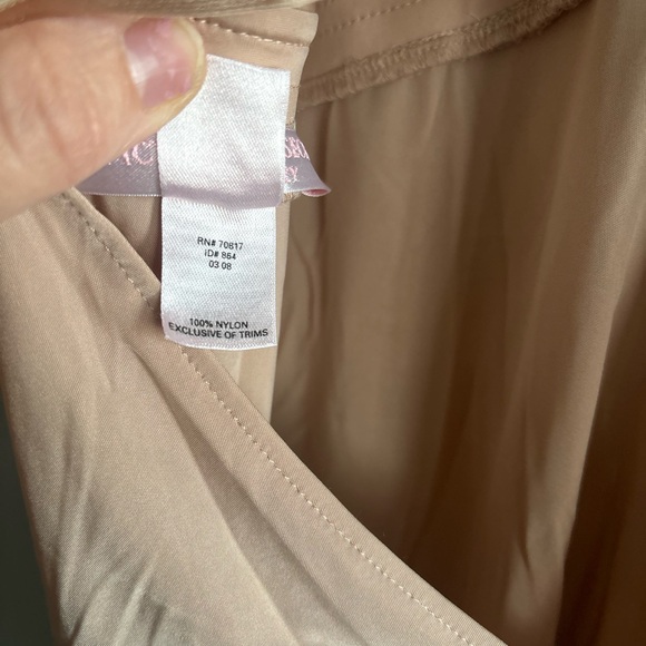 Victoria's Secret Cream slip - Picture 5 of 6